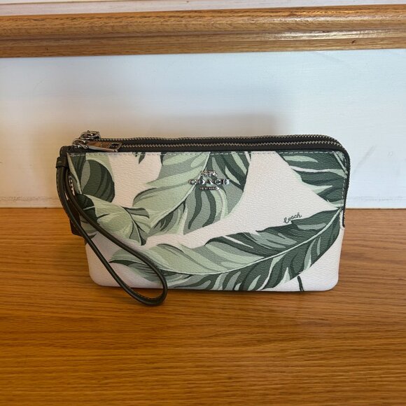 Coach Tropical Leaves Print Wristlet VERY GOOD CONDITION! - Picture 1 of 12